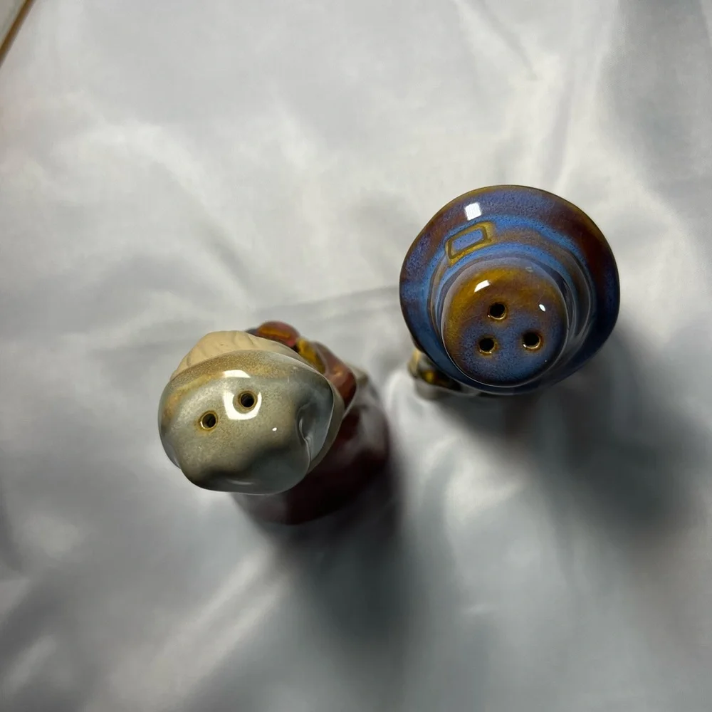 Vintage Pilgrim Thanksgiving Salt & Pepper‎ Shakers Stoneware Ceramic NIB